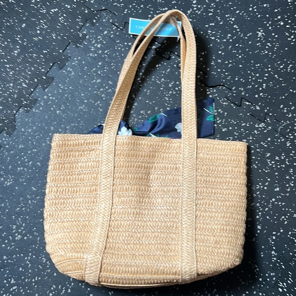 NWT Draper James Straw Bag with Floral Scarf - Picture 2 of 4